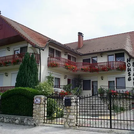 House Black Homestay Heviz