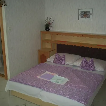 House Black Homestay *